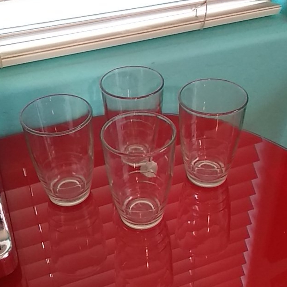 Set of 4 Glasses 🥛🥛🥛🥛